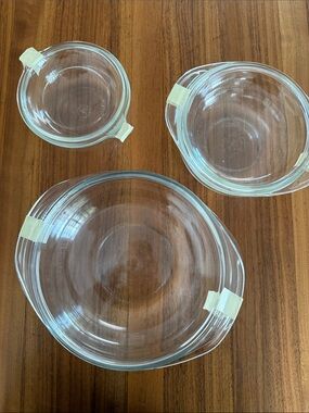 Vintage Pyrex nesting bowls with tab lids, 2qt,  1qt, 20oz